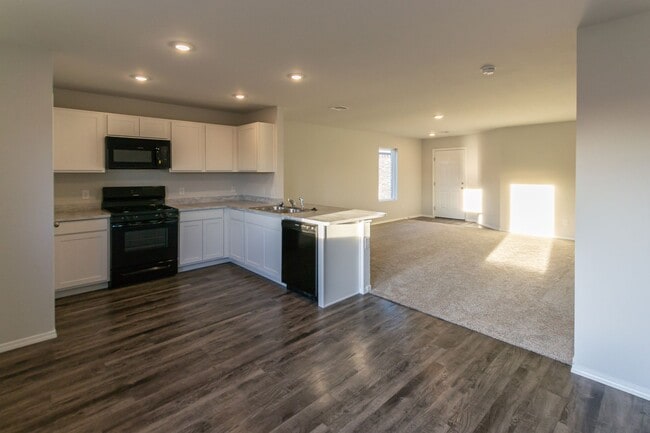 Building Photo - Charming 3 Bedroom / 2 Bathroom Home in Perkins!