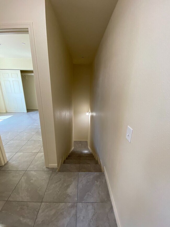 Building Photo - 574 Holt Ave