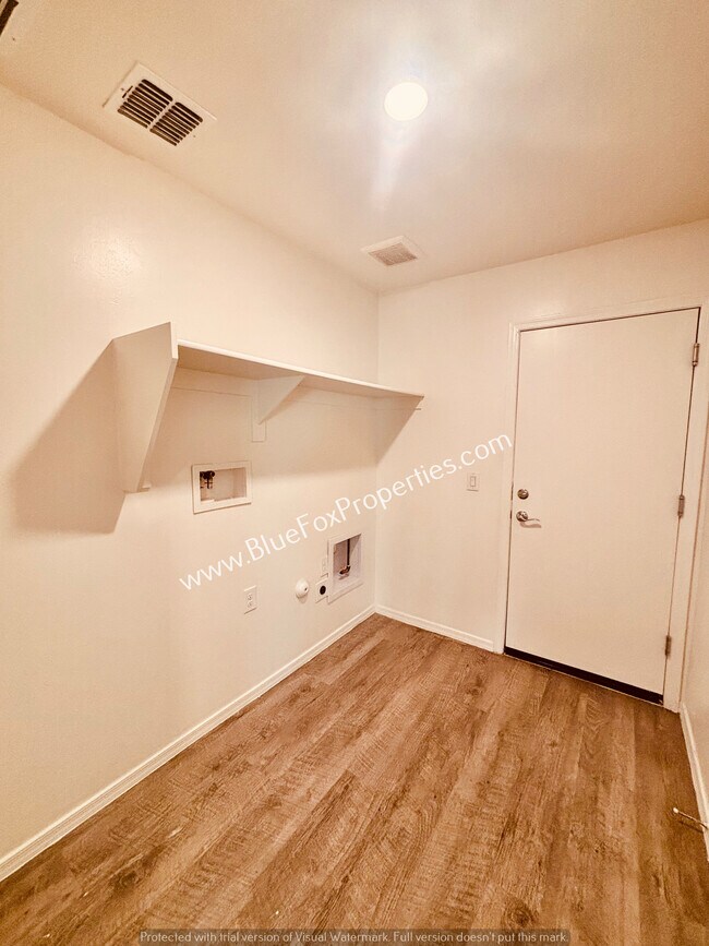 Building Photo - 12867 N Peony Dr