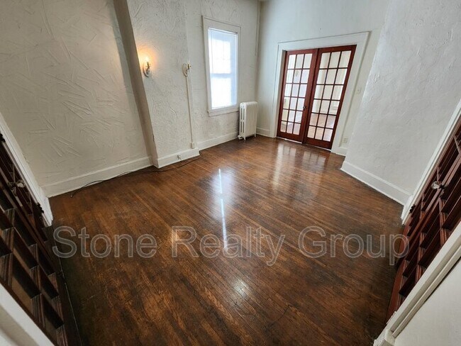 Building Photo - 514 1/2 S 5th Street