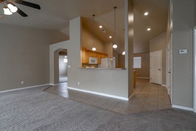 Building Photo - Dog Friendly 3 Bedroom Home In Painted Desert