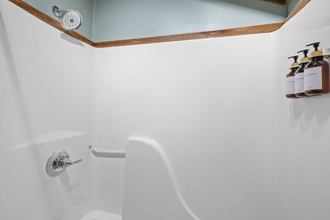 Building Photo - 166 Nantahala Pass Rd