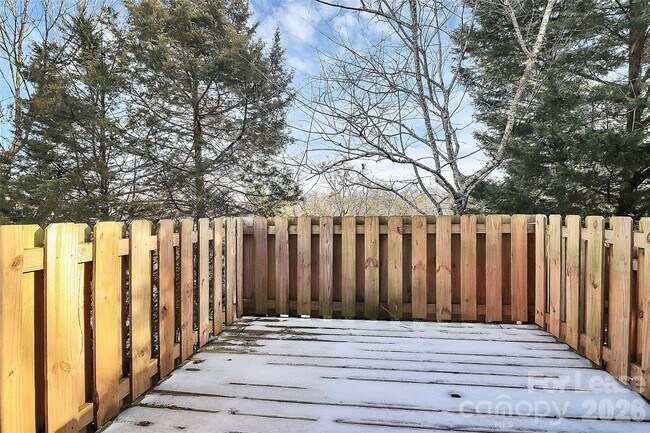 Building Photo - 650 Lex Dr