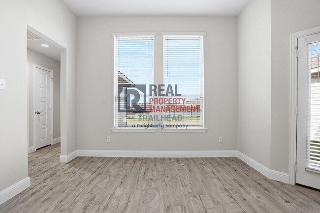 Building Photo - Thoughtfully Designed 4 Bed Home with Elevated Interiors and Lake Views