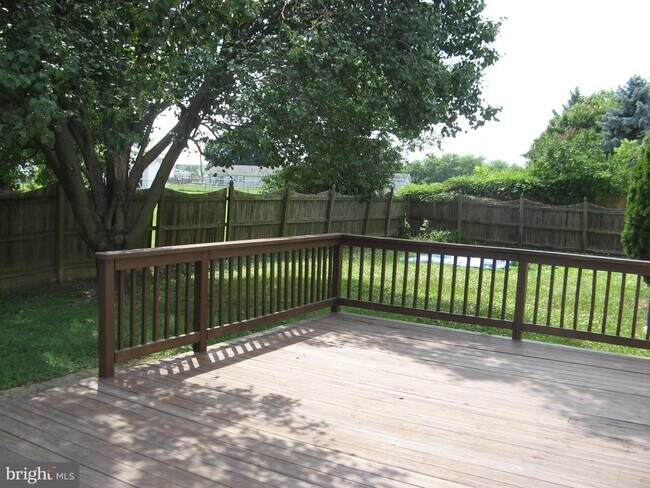 Building Photo - 104 Covington Ln
