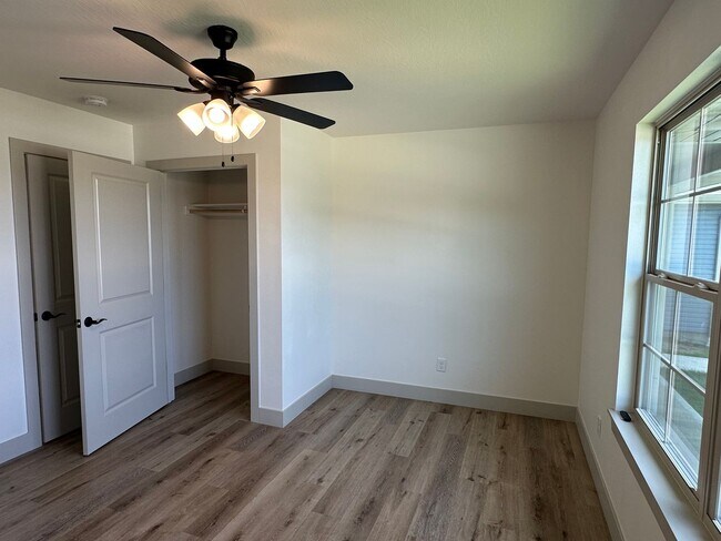 Building Photo - Now Accepting Applications – 4 BED 3 BATH | Summit Pass Subdivision | Waynesville School District