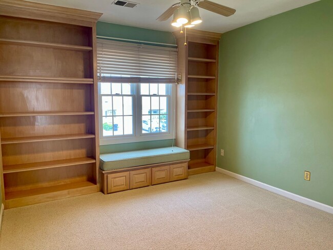 Building Photo - 3 Bed 2.5 Bath Chesapeake Bay Townhome!