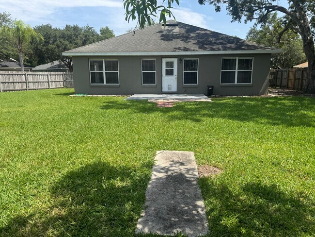 Building Photo - Central Lakeland 3bedroom 2 bath!