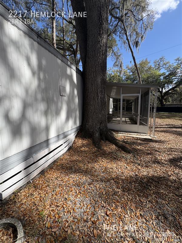 Building Photo - 2217 Hemlock Ln