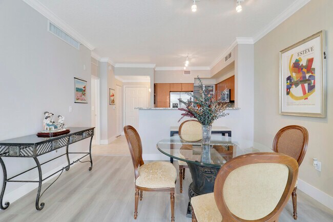 Building Photo - 804 E Windward Way
