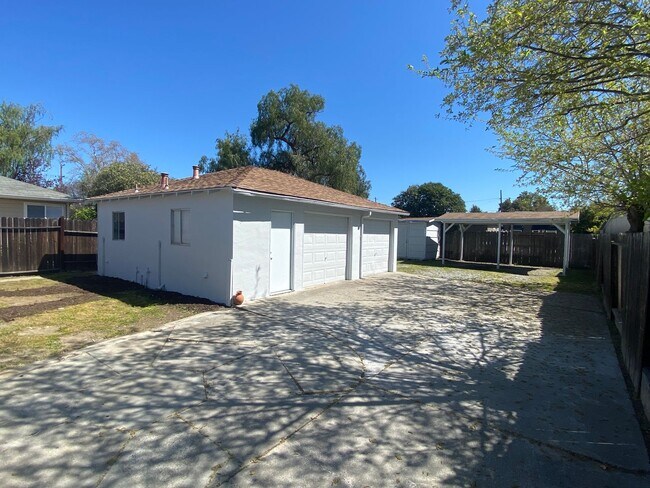 Building Photo - $2490 / 2 BR - GORGEOUS RECENTLY REMODELED CENTRAL LIVERMORE DUPLEX UNIT