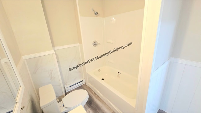 Building Photo - 1032 Raspberry St