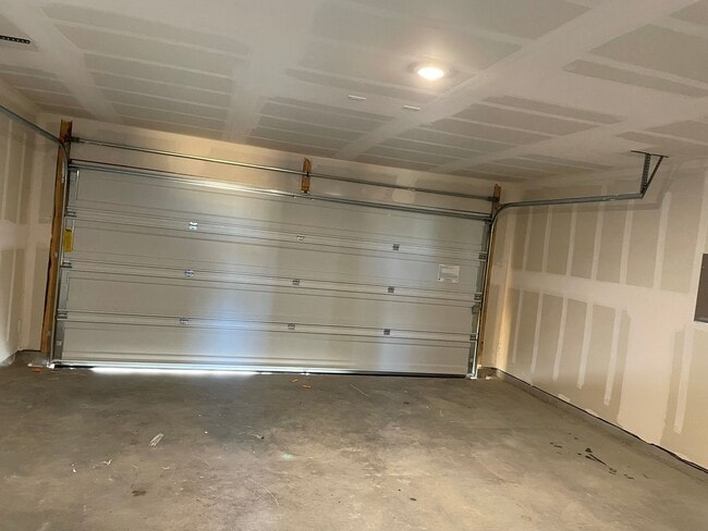 Building Photo - Spacious 4-Bedroom Home with Huge Backyard...