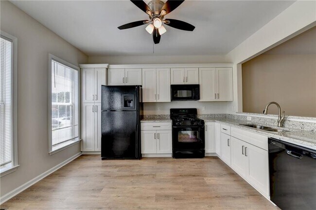 Building Photo - 2026 Merrimont Way
