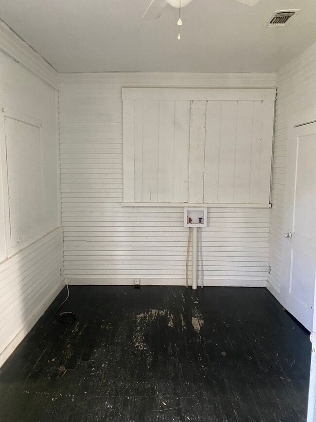 Building Photo - 2222 Carleton St