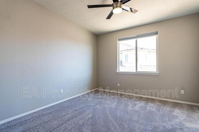 Building Photo - 827 Mesa Roja Trail NE