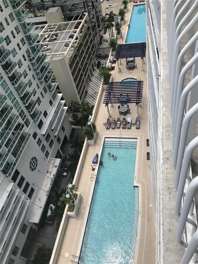 Building Photo - 1200 Brickell Bay Dr
