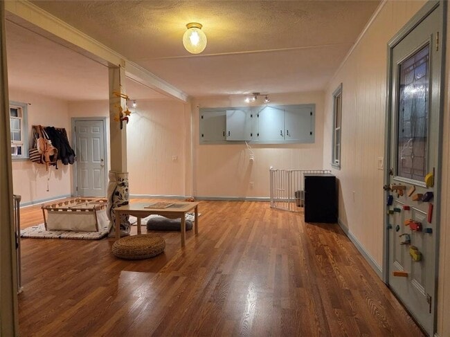 Building Photo - 275 S Pierce Rd