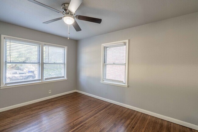 Building Photo - 1618 S Ash Pl