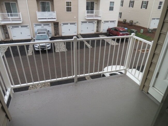 Building Photo - Pennsburg Beautiful 2 Bedroom 1.5 bath Tow...