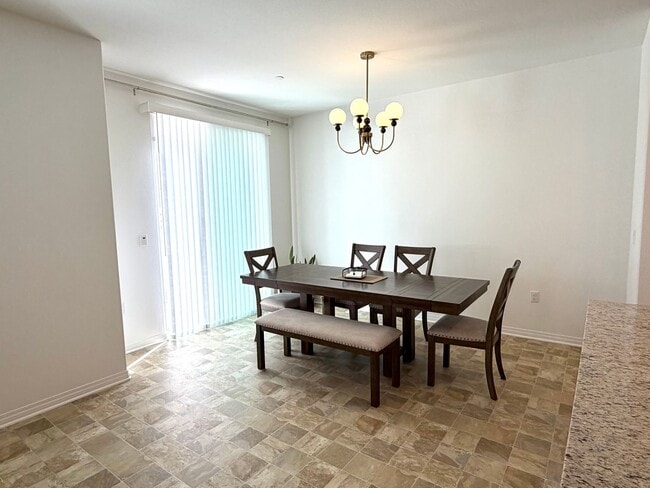 Building Photo - Almost BRAND NEW end unit Townhome in Winchester for Rent