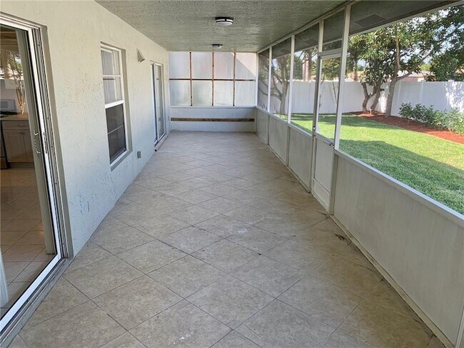 Building Photo - 10841 Fox Glen Dr