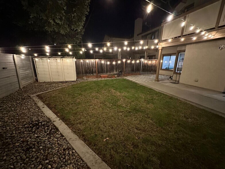 Building Photo - 874 Cherry Glen Cir