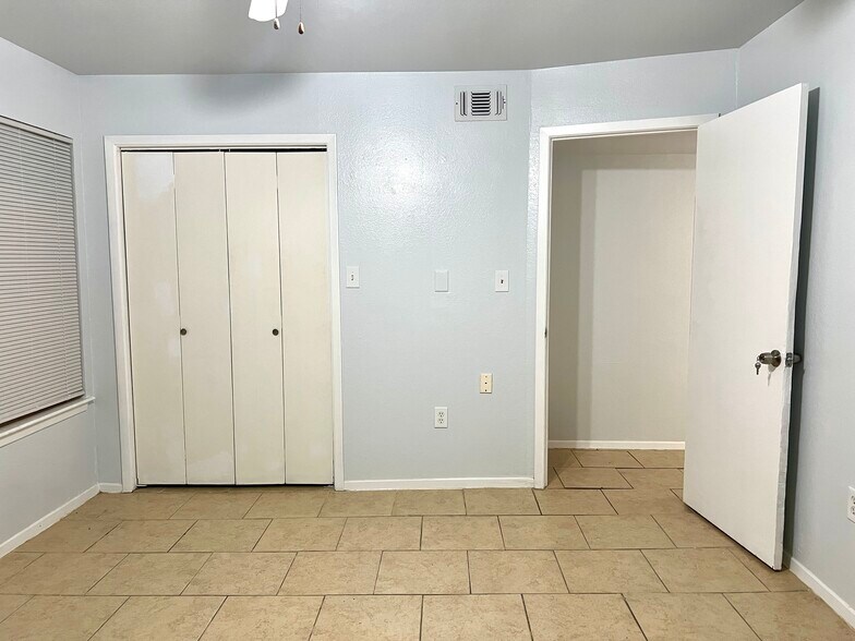 Building Photo - 2112 Tanglewood St