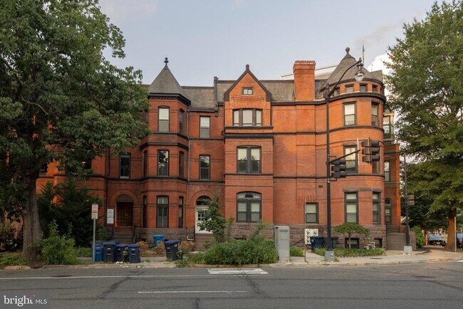 Building Photo - 2209 Washington Cir NW