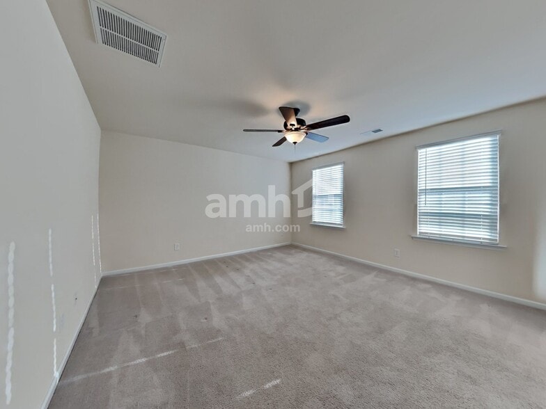 Building Photo - 154 Eden Ave