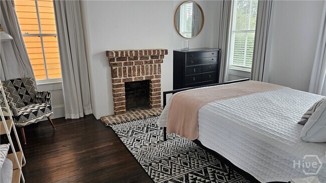 Building Photo - 14 E 41st St