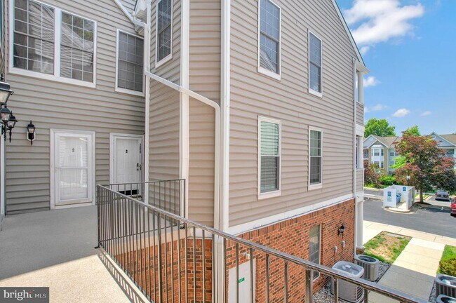 Building Photo - 502 Mathias Hammond Way
