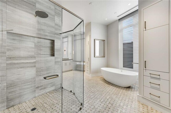 Building Photo - 3376 Peachtree Rd NE