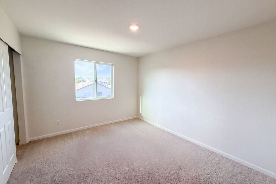 Building Photo - 8224 Kossum Wy