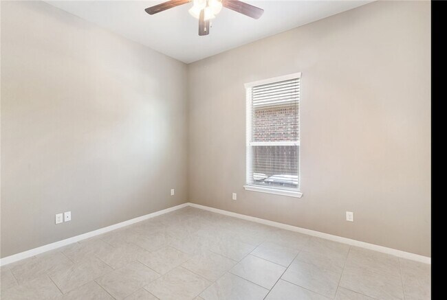 Building Photo - 2528 Kinnersley Ln