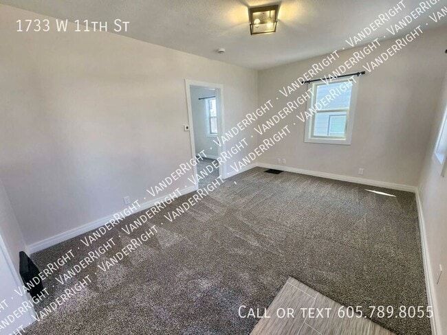 Building Photo - 1733 W 11th St