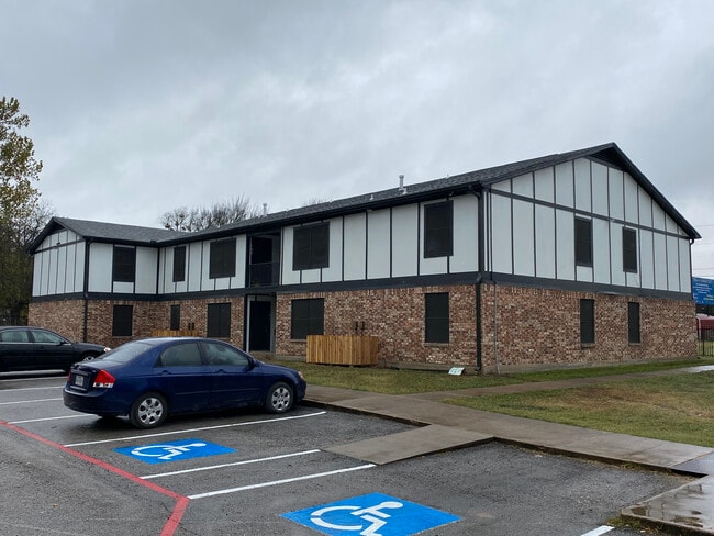 Building Photo - 300 N Wells Ave