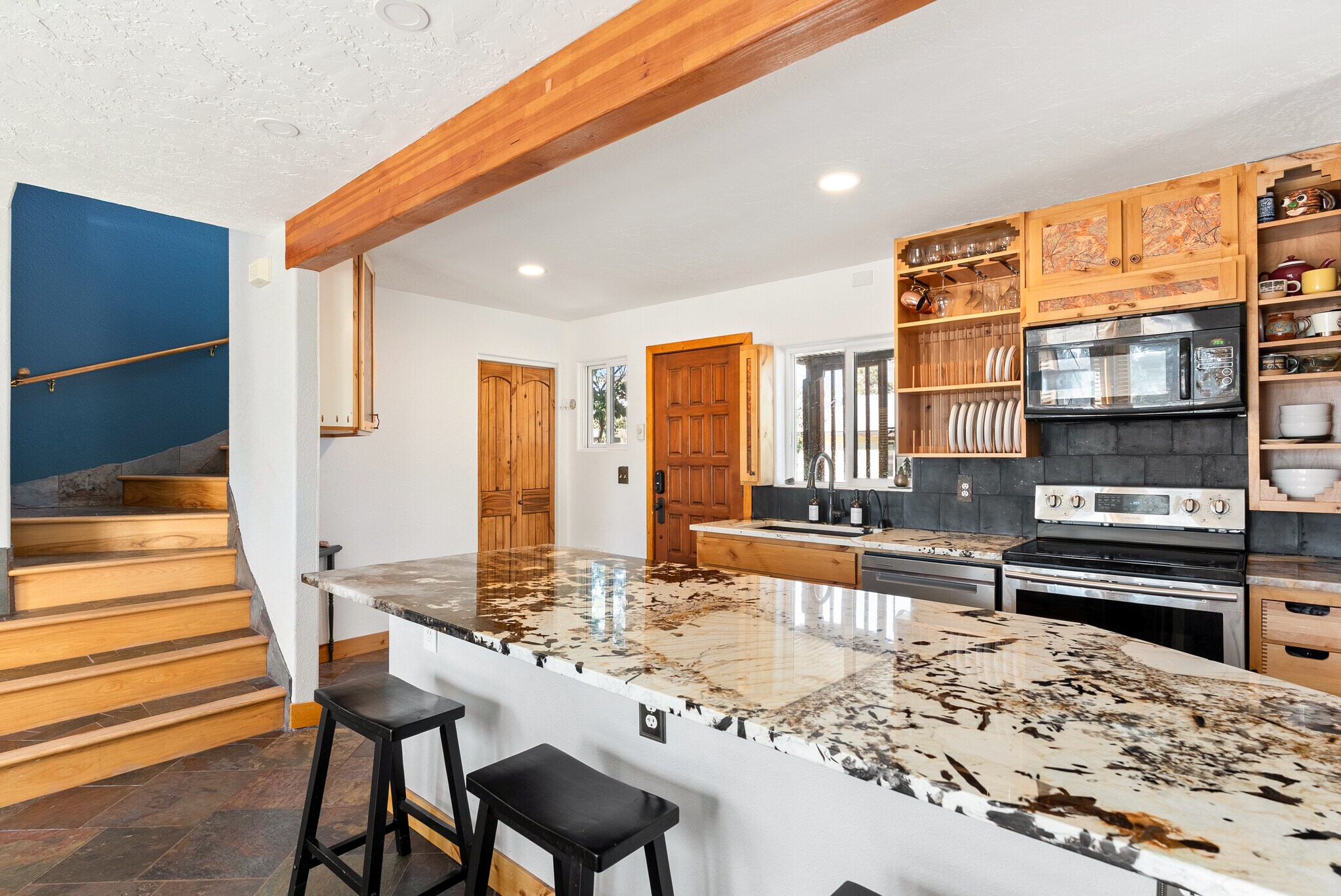 Building Photo - 4455 NE Vaughn Ave