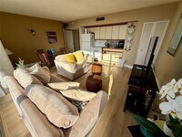 Building Photo - 900 Bay Dr