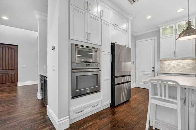 Building Photo - 200 NW 10th St