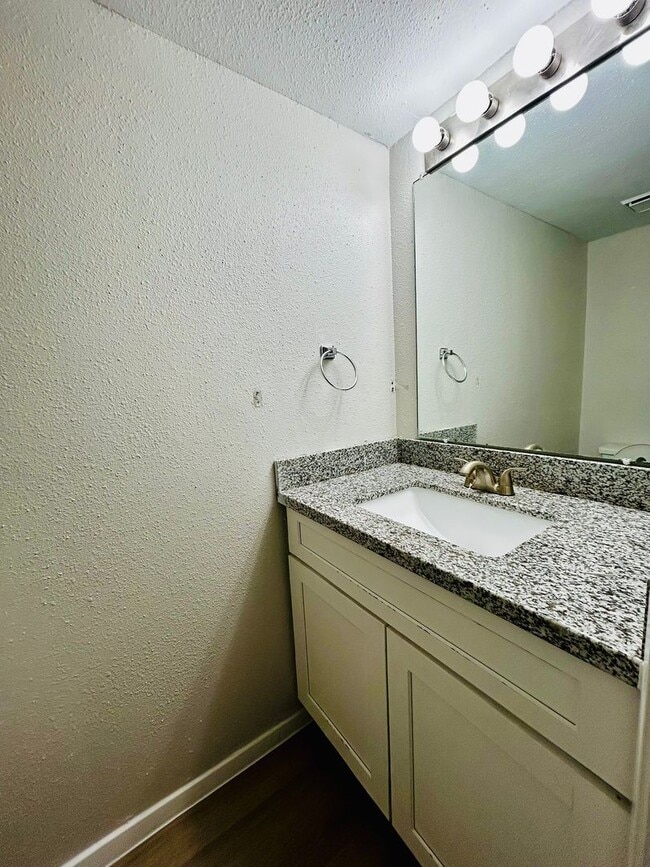 Building Photo - 1818 River Crossing Cir