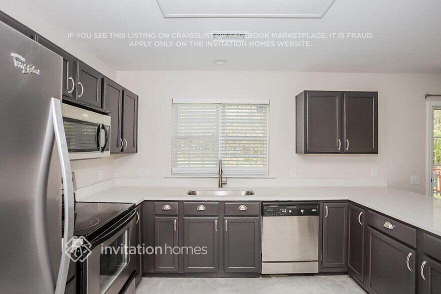 Building Photo - 2121 Mallard Green Pl