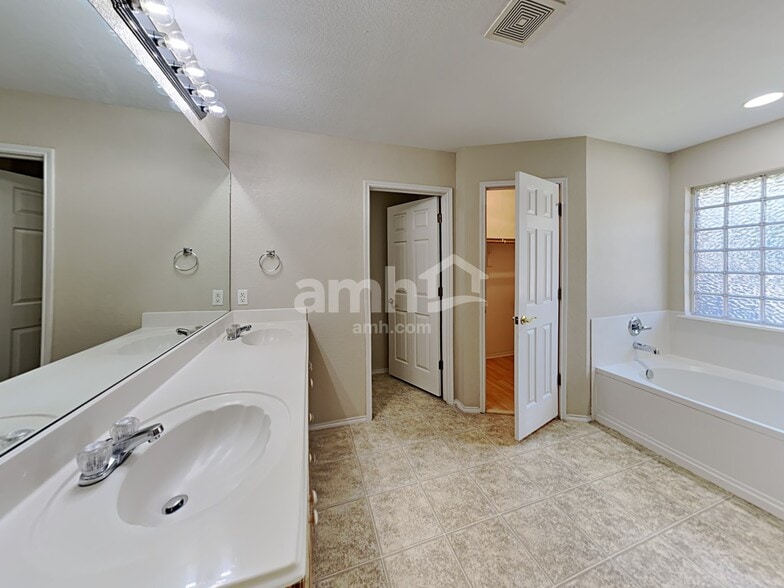 Building Photo - 1000 Redfish Dr