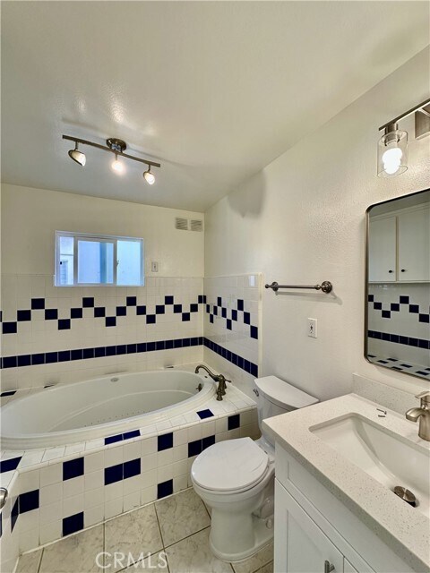 Building Photo - 15 Butler St