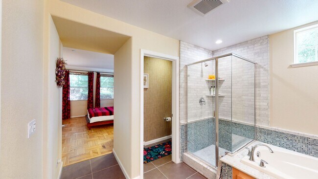 Building Photo - Beautiful Mediterranean-style Livermore Condo!
