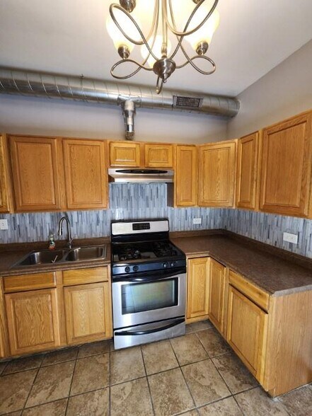 Building Photo - 1451 N Hamlin Ave