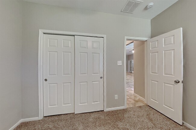 Building Photo - 15610 Forest Run Dr