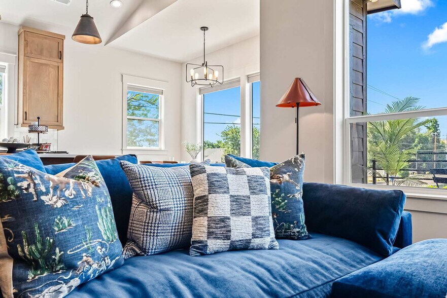 Building Photo - 6389 W Bluebird Ln