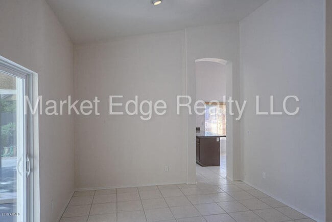 Building Photo - 4Bed/2Bath House at 48th St/Warner! JOIN T...
