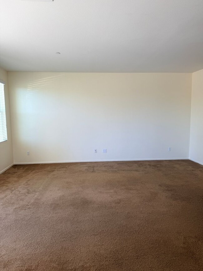 Building Photo - 3 Bedroom | 2.5 Bathroom Townhome in Otay Ranch